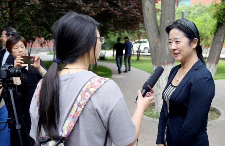 洛陽女子路邊昏迷交警的哥聯(lián)手相助 已轉(zhuǎn)危為安